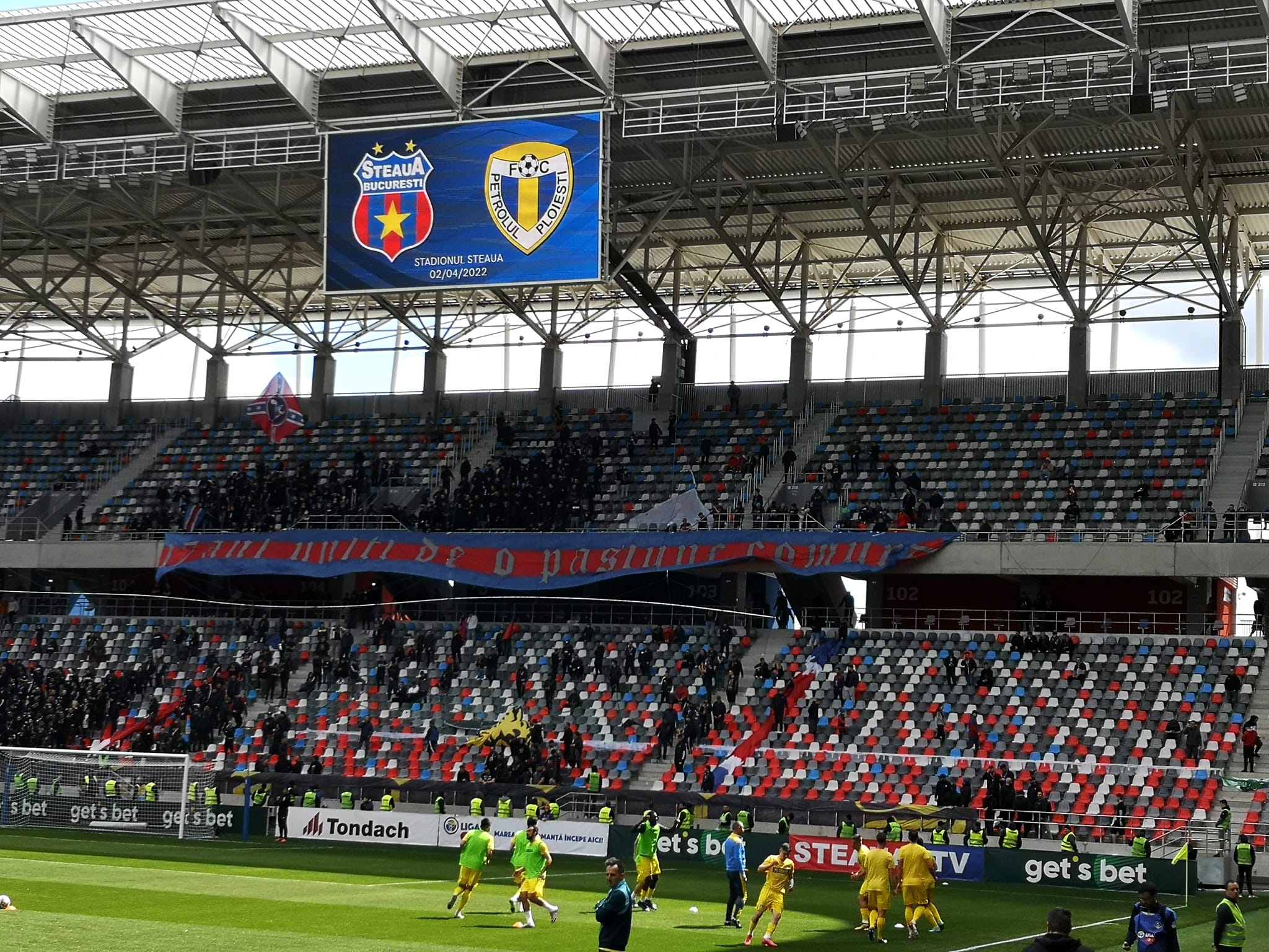 Peluza celor de la CSA Steaua, pregătită de meciul cu Petrolul